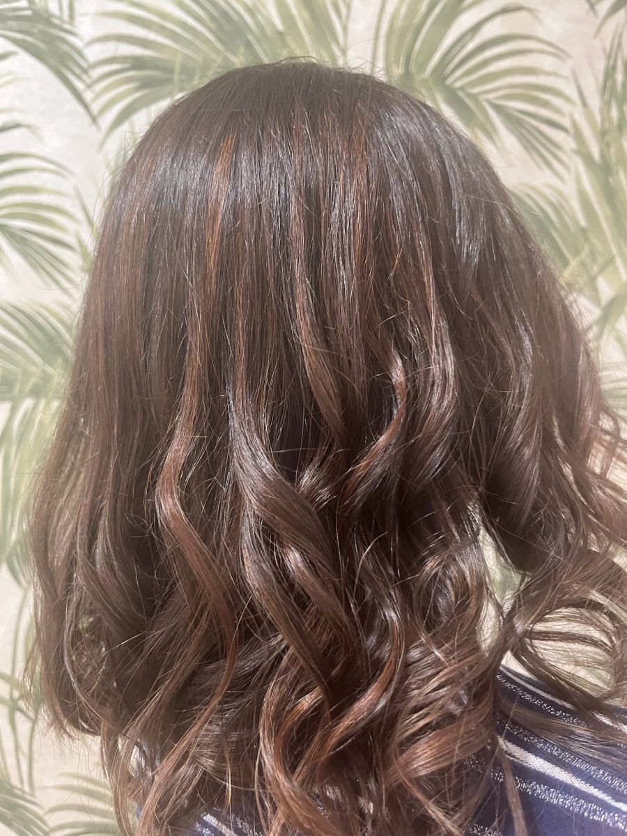 "Técnicas de coloración balayage y mechas para cabello